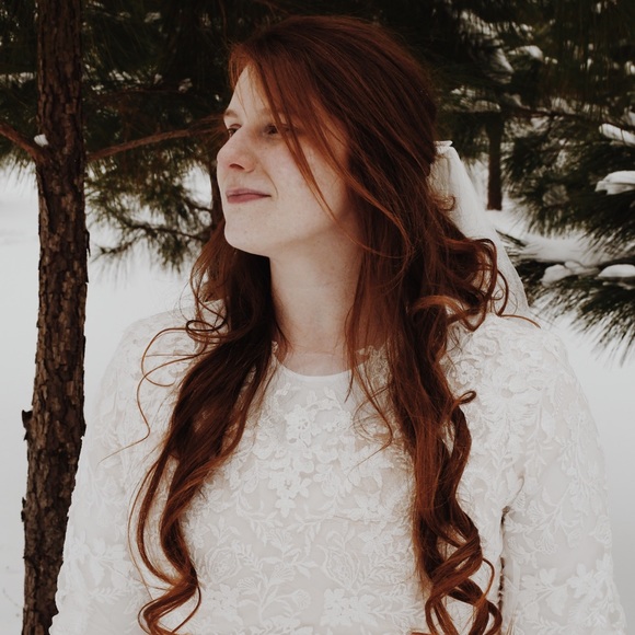 Meet your Posher, Kaitlyn - Picture 1 of 8